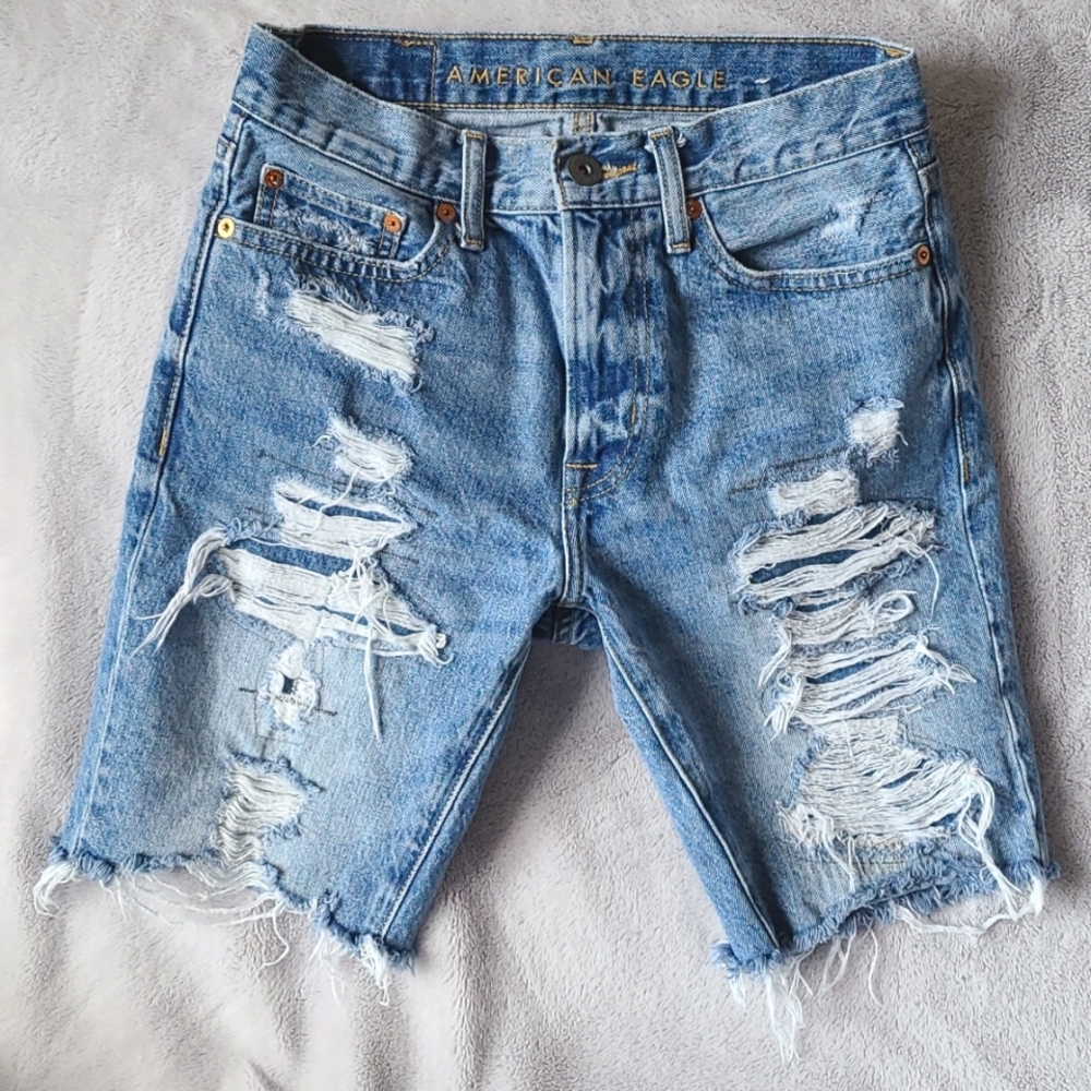 American Eagle Mens Denim Shorts, Med Blue Wash, Destroyed, Size 26